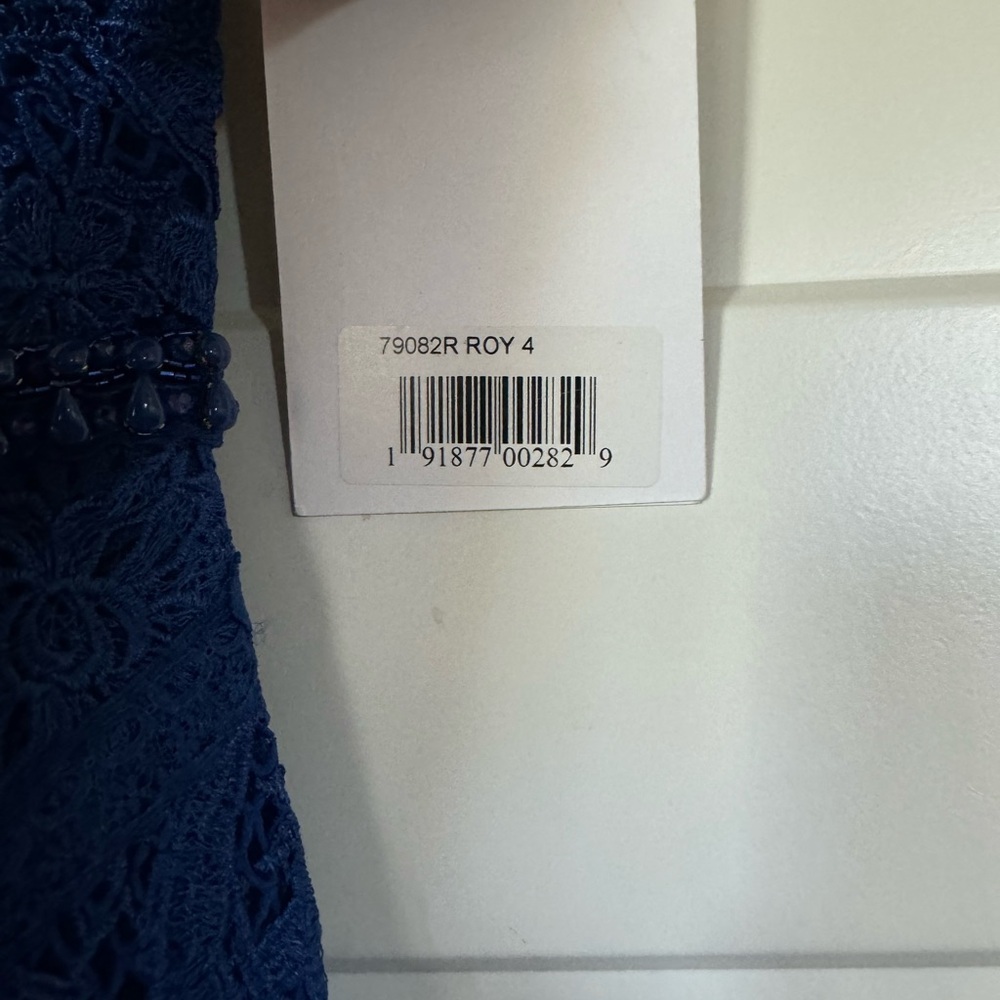 Mac Duggal Royal Blue Lace Mermaid Gown Size 4 - Picture 5 of 9